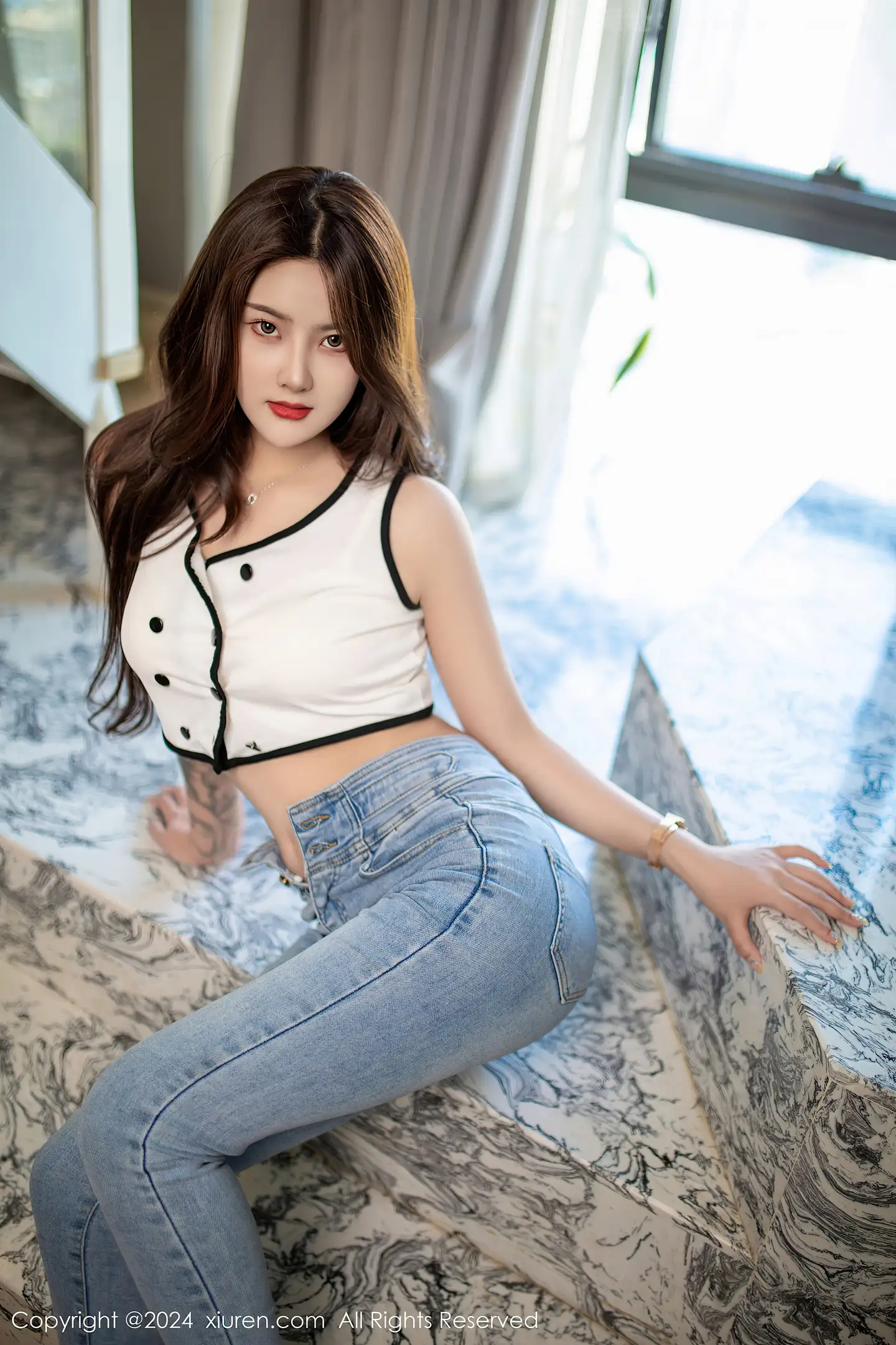 图片[2]-[XiuRen秀人网]VOL.8410 模特仙女爱自由性感粉色睡裙+简约牛仔裤秀曼妙身姿诱惑写真50P-秀人网官方网站